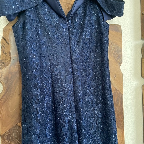 R & M Richard’s Full Length Blue Gown Size 8 Off Shoulder Lace Sweetheart Neck - Picture 3 of 11